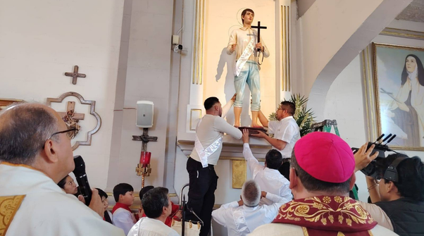 Entronización de San José Sánchez del Río Fue entronizada solemnemente la imagen del Santo de los Adolescentes en México.