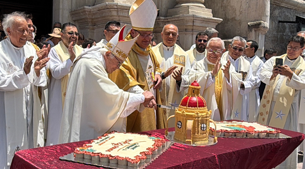 Pastel de aniversario Celebran Obispos Aniversario de la Diócesis de Saltillo