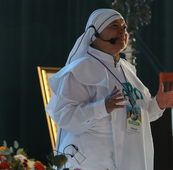 La misión comienza cuando dejamos de mirar de lejos y nos atrevemos a tocar la realidad: Hna. Bertha López en el XV CONAJUM Hna. Bertha López, misión juvenil, jóvenes misioneros, pastoral juvenil, Iglesia en México, evangelización, Cristo Resucitado, San Luis Potosí.