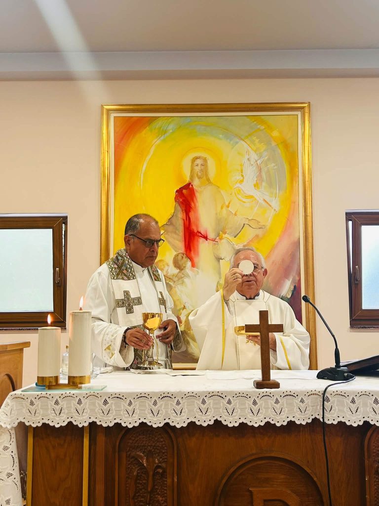 50 peregrinos de la Diócesis de Saltillo celebraron el jubileo sacerdotal de Mons. Manuel Fernando Pachicano Llaca con un recorrido espiritual marcado por la oración, la fraternidad y el encuentro con María.