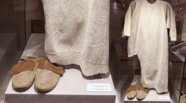 Hábito blanco y calzado de cuero 1226